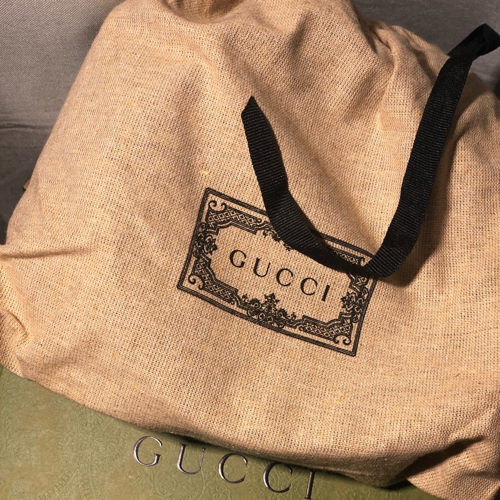 Real Gucci belt (NEW) size 40” waist. Bought for $550 at Gucci bloomingsdale